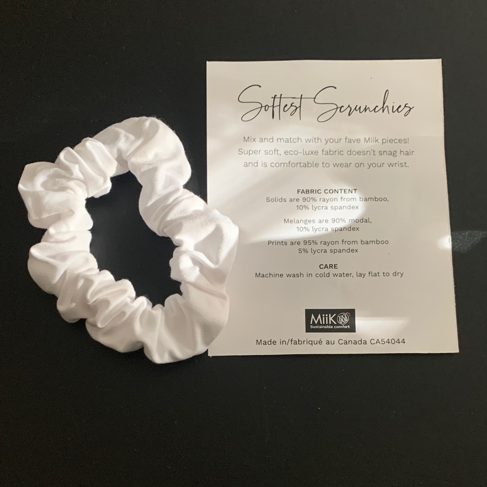 🇨🇦 Miik White Scrunchie